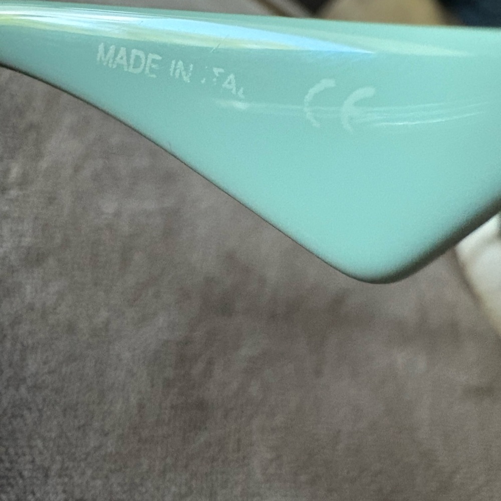 Authentic GUCCI gold frame sunglasses - Picture 10 of 10